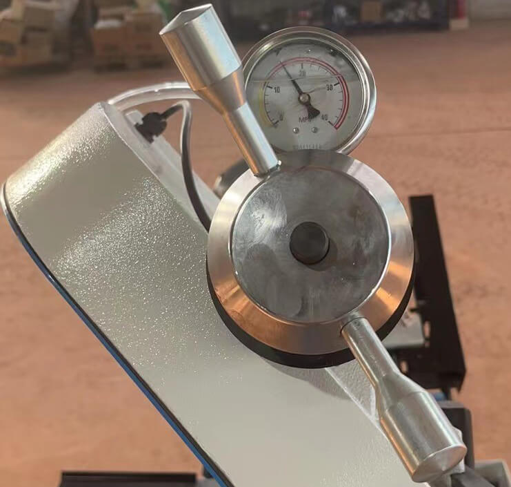 ГИДРОЗАПОЛЕННЫЙ ТЕНЗОМЕТР ДЛЯ КОНТРОЛЯ НАТЯЖЕНИЯ ЛЕНТОЧНОГО ПОЛОТНА.png